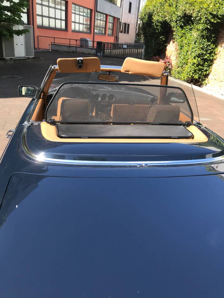 Image 9/53 de Mercedes-Benz 380 SL (1988)