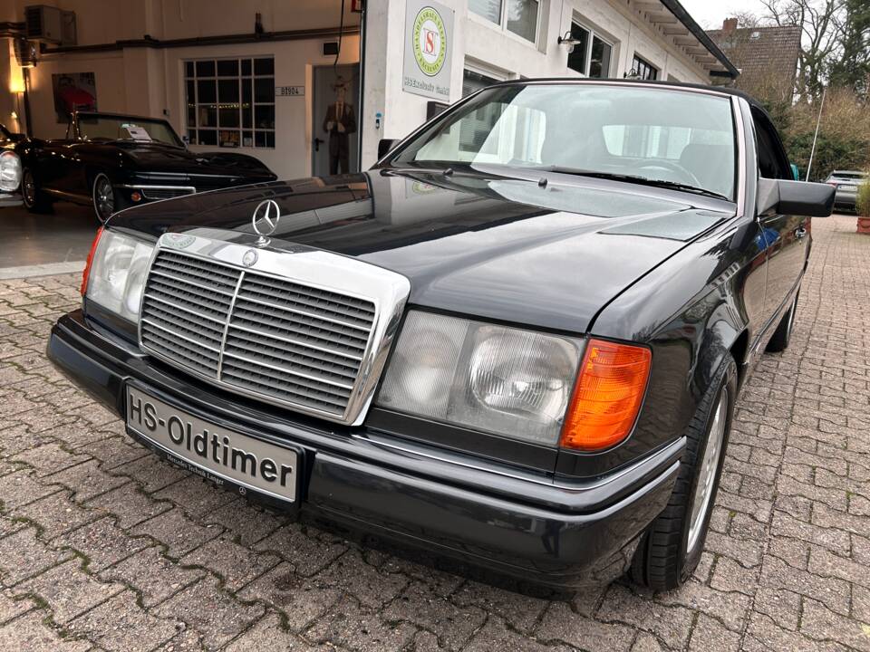 Afbeelding 4/7 van Mercedes-Benz 300 CE-24 (1993)