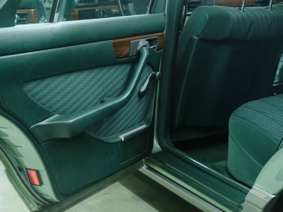 Bild 37/50 von Mercedes-Benz 300 SE (1986)