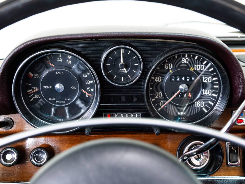 Image 13/27 of Mercedes-Benz 280 SEL 4,5 (1972)