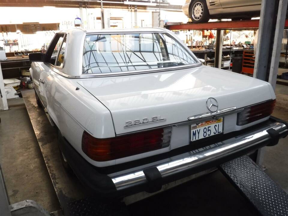 Image 35/50 of Mercedes-Benz 380 SL (1984)