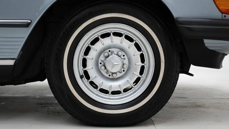 Image 11/15 of Mercedes-Benz 380 SL (1982)