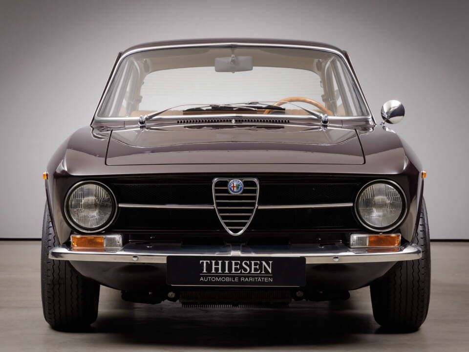 Immagine 2/35 di Alfa Romeo Giulia 1300 GT Junior (1973)