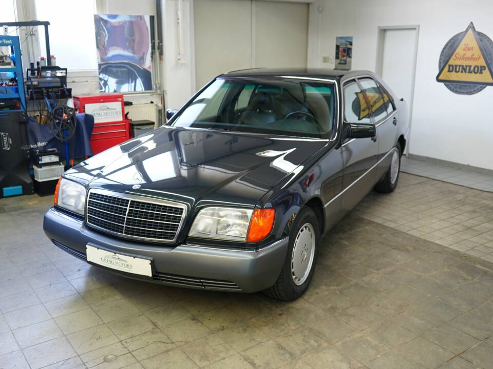 Image 7/36 of Mercedes-Benz 300 SE (1992)