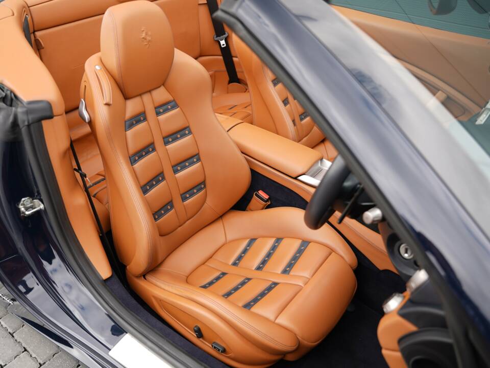 Image 13/50 de Ferrari California (2012)