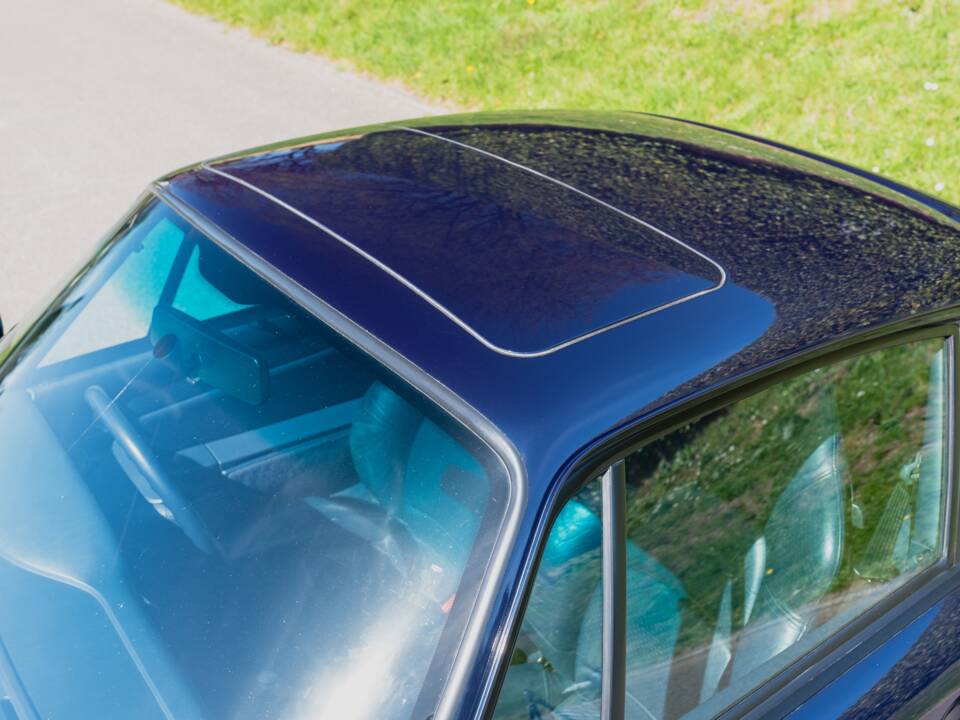 Image 19/52 of Porsche 911 Carrera 4 (1997)