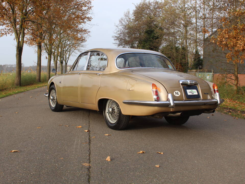 Immagine 6/19 di Jaguar S-Type 3.4 (1967)
