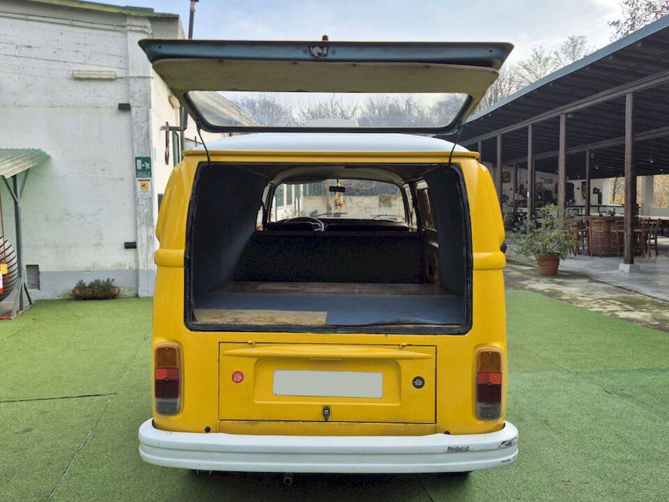 Bild 41/50 von Volkswagen T2b Kastenwagen (1976)