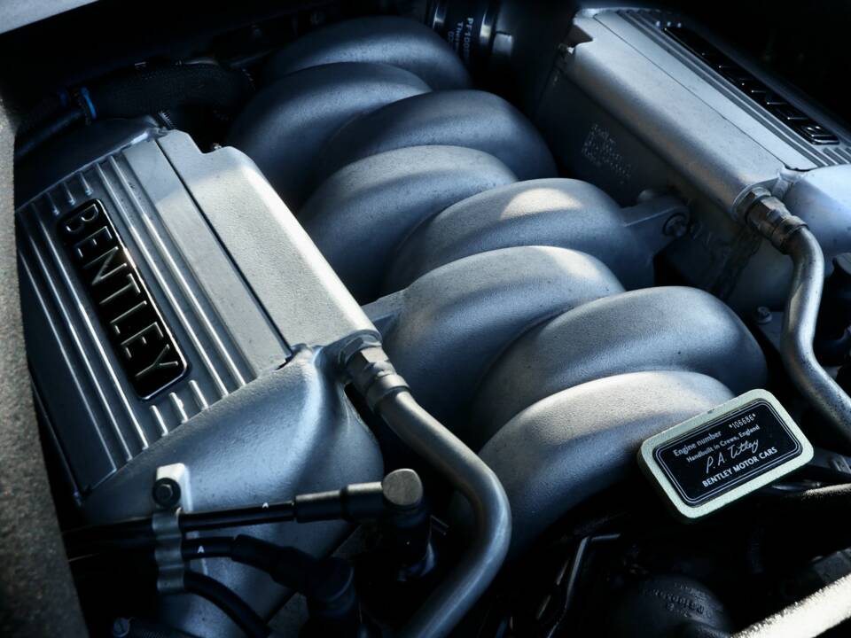 Image 42/50 de Bentley Azure (2008)