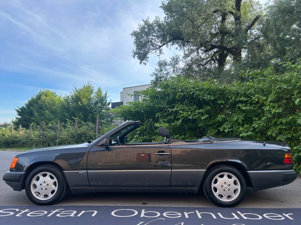 Image 8/47 of Mercedes-Benz 300 CE-24 (1992)