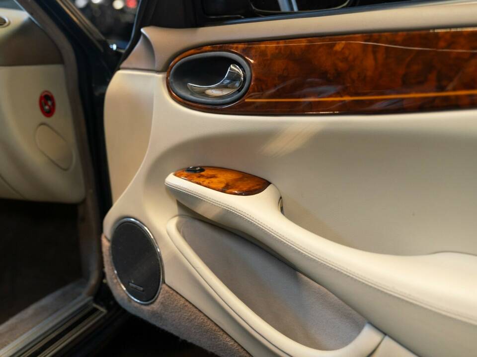 Bild 36/50 von Daimler Super V8 (1997)