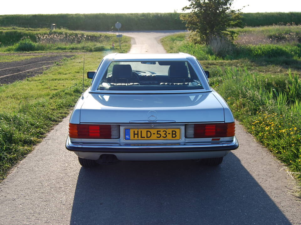 Image 17/87 of Mercedes-Benz 280 SL (1982)