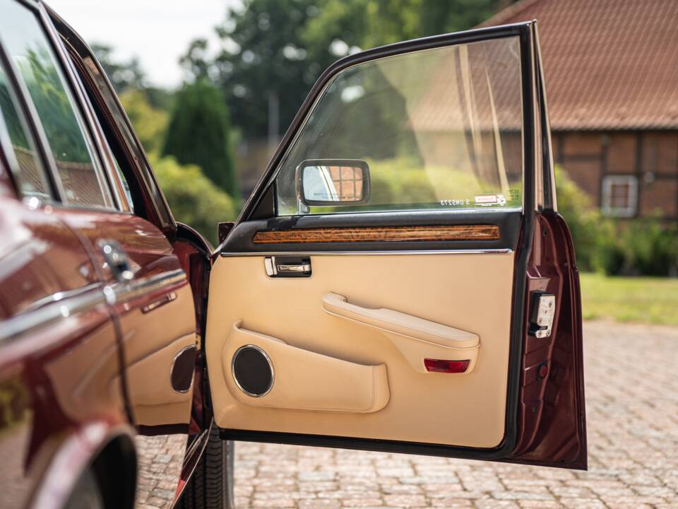 Bild 38/46 von Jaguar XJ 12 (1991)