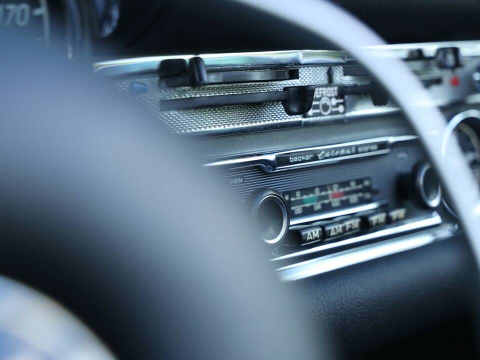 Bild 33/50 von Mercedes-Benz 280 SL (1971)