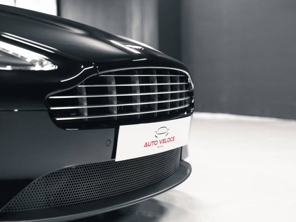 Image 18/38 of Aston Martin Virage (2012)