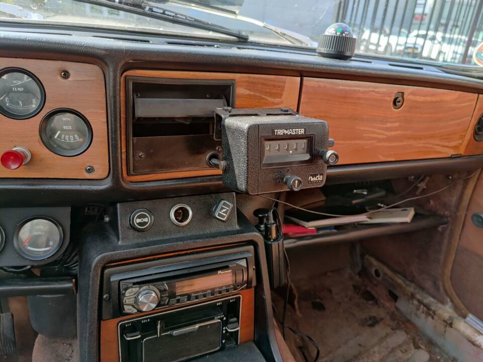 Image 6/8 of Triumph 2000 Mk II (1972)