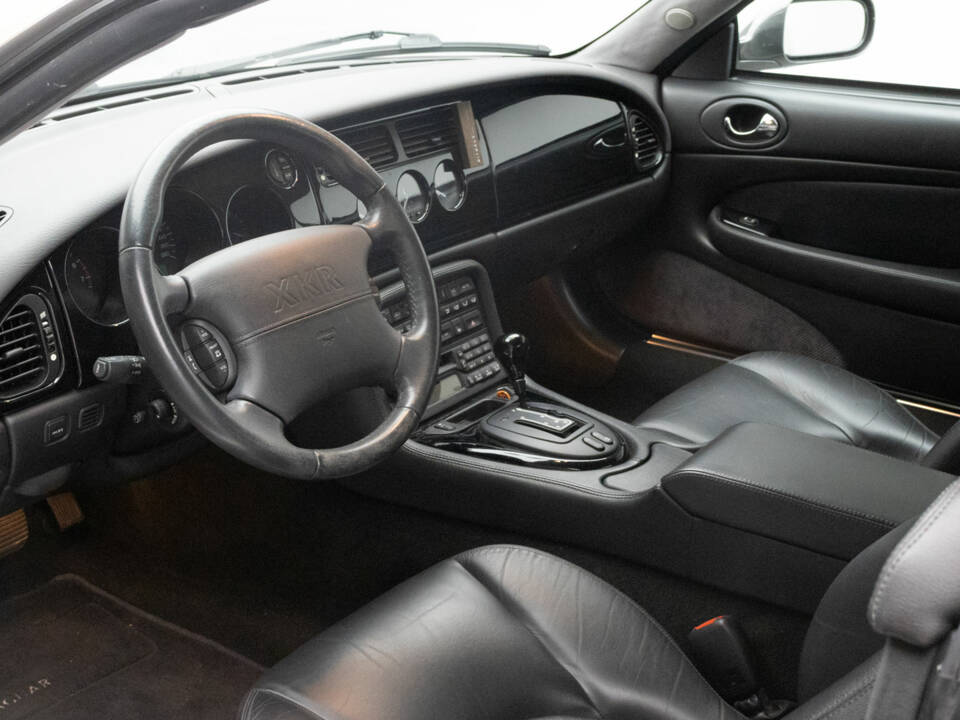Image 5/9 of Jaguar XKR (2001)