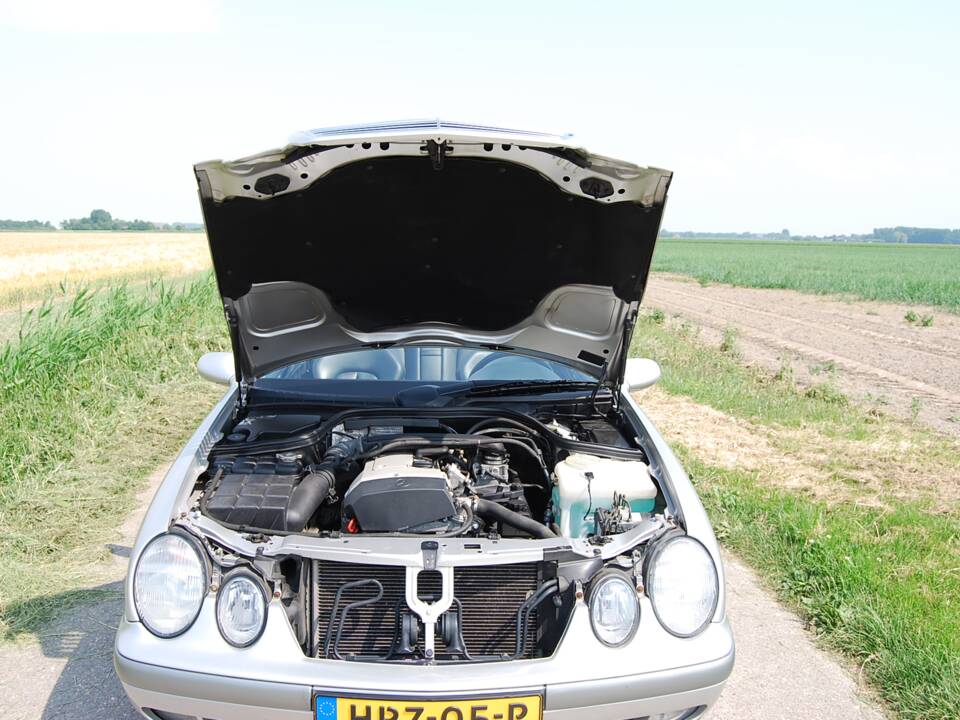 Image 13/46 of Mercedes-Benz CLK 200 (1999)