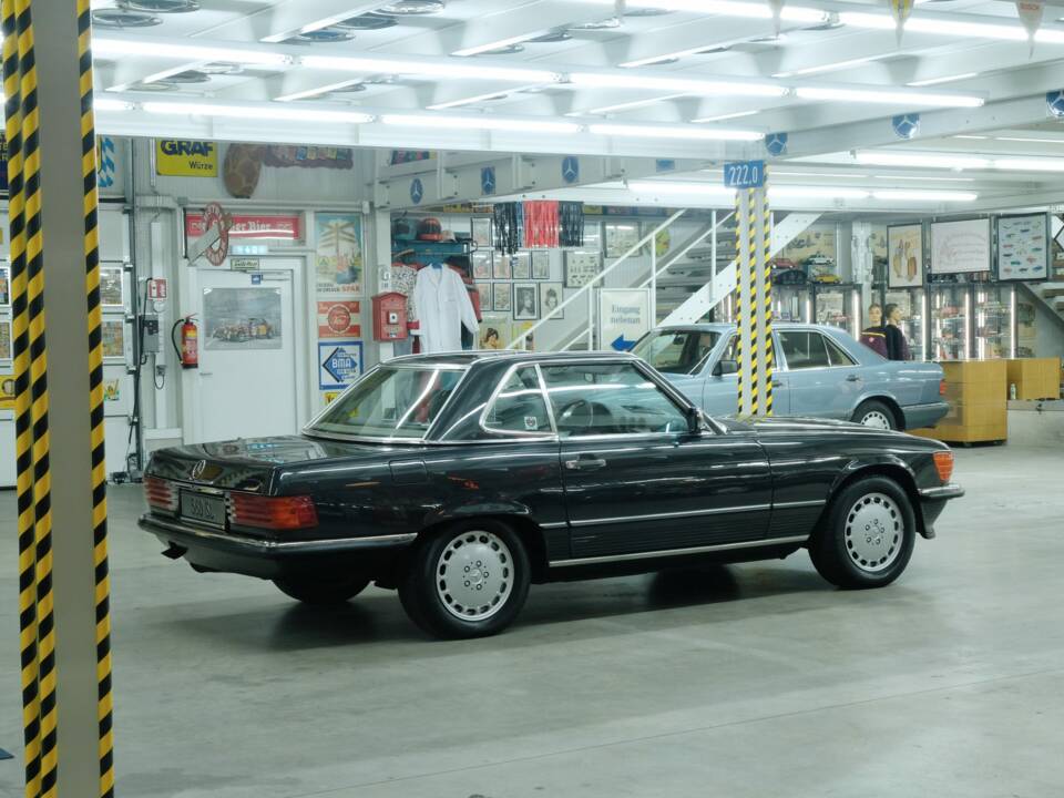 Image 14/50 de Mercedes-Benz 560 SL (1988)