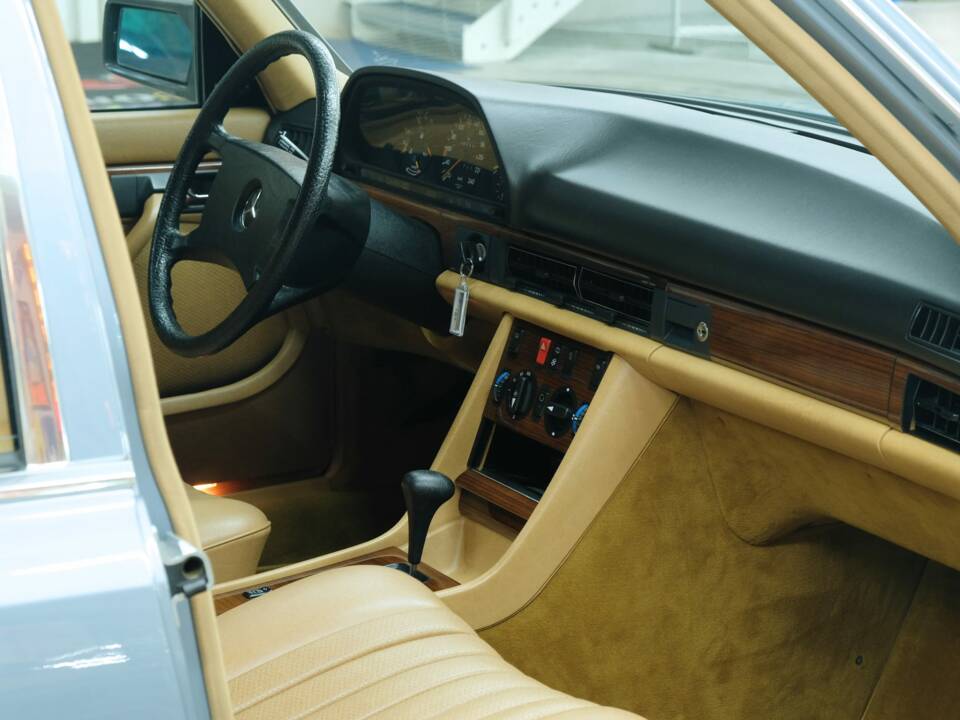 Bild 25/50 von Mercedes-Benz 420 SE (1988)