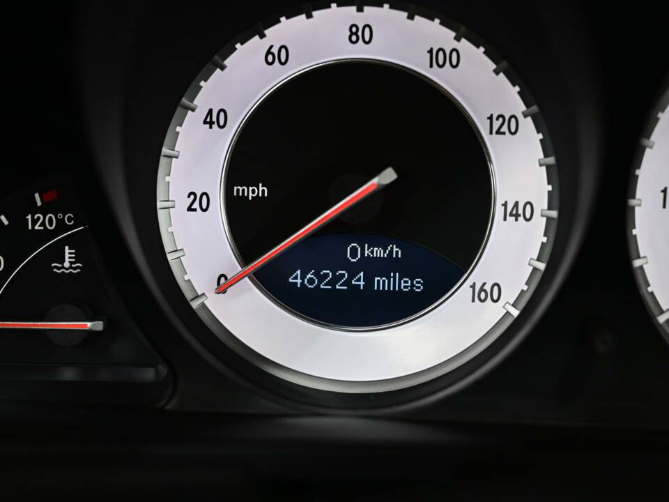 Image 40/50 of Mercedes-Benz SL 500 (2008)