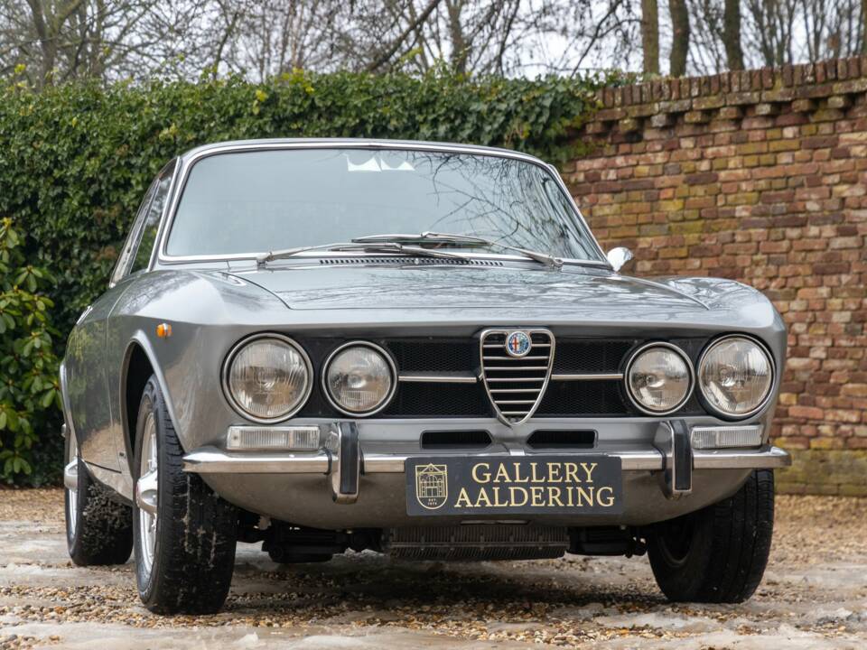 Image 33/50 de Alfa Romeo Giulia GT 1300 Junior (1972)