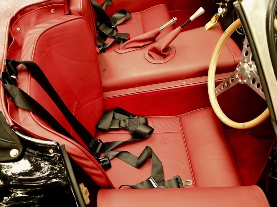 Image 44/50 of Jaguar XK-SS (1967)