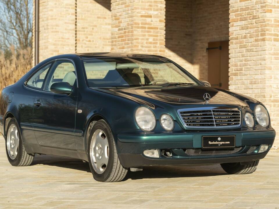 Image 10/50 of Mercedes-Benz CLK 200 (1997)