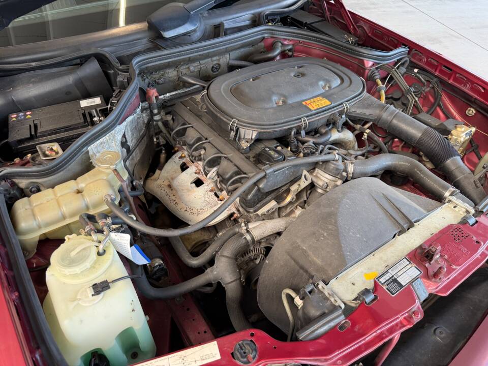 Image 15/21 of Mercedes-Benz 230 E (1992)