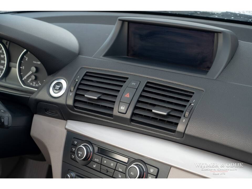 Image 19/33 de BMW 118i (2010)