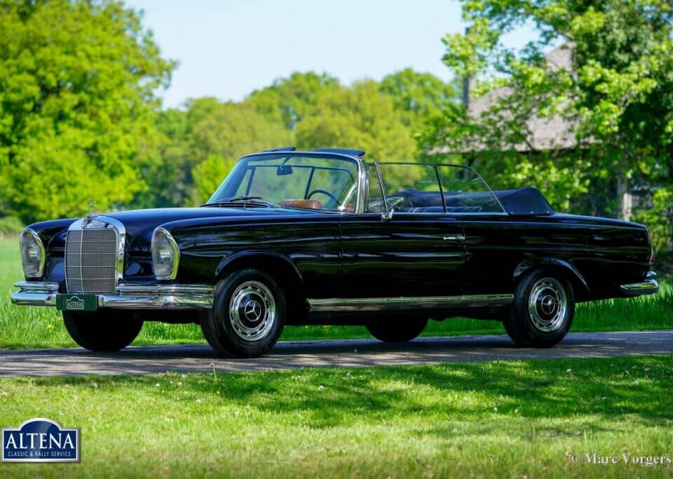 Image 43/52 de Mercedes-Benz 220 SE b (1963)