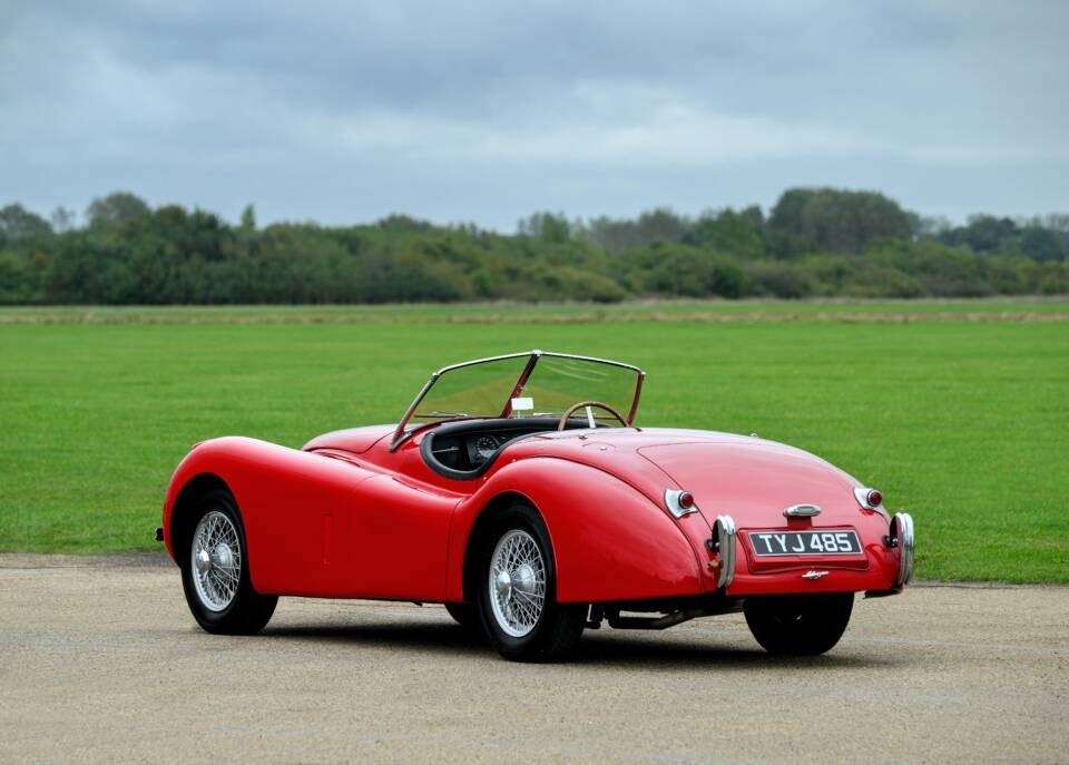 Image 12/37 of Jaguar XK 120 SE OTS (1954)