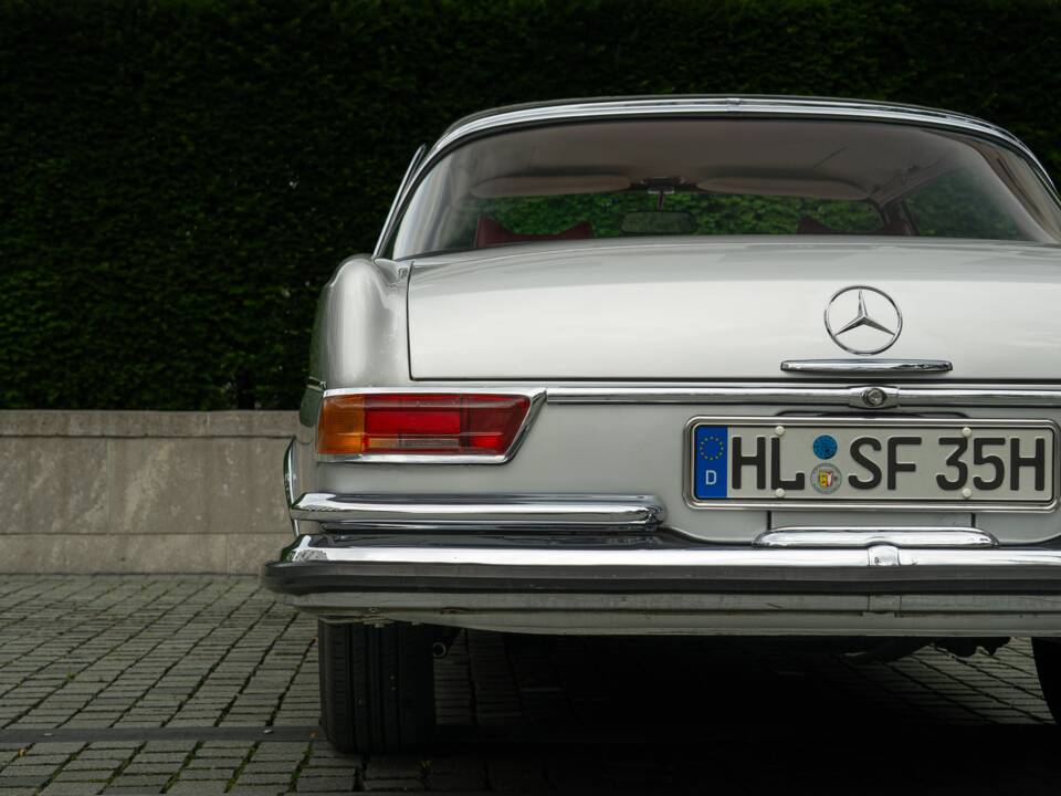 Image 22/95 of Mercedes-Benz 280 SE 3,5 (1970)