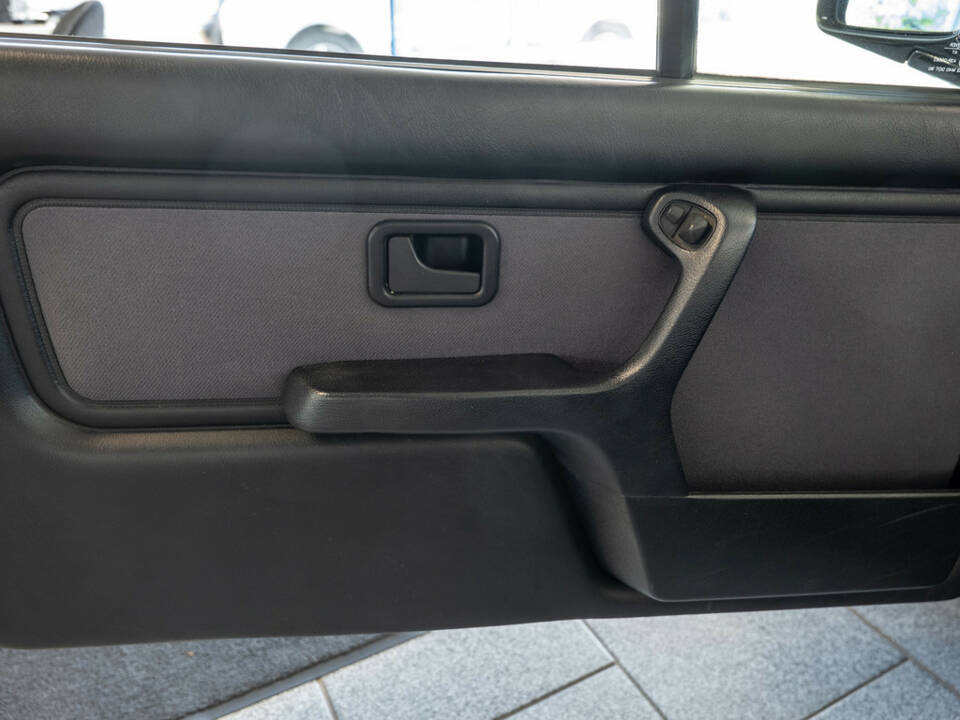 Afbeelding 13/18 van BMW 320i (1992)