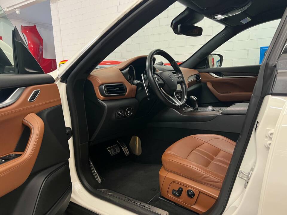 Immagine 6/17 di Maserati Levante S (2017)