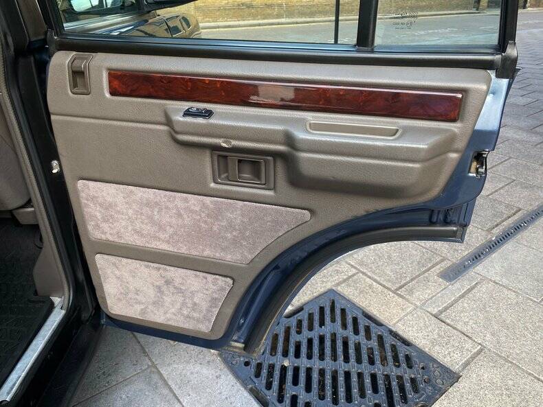 Bild 24/50 von Land Rover Range Rover Classic (1989)