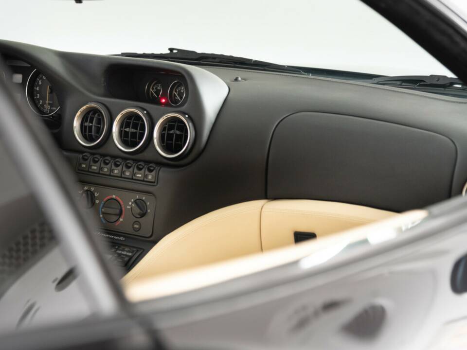 Image 33/47 of Ferrari 550 Maranello (1997)