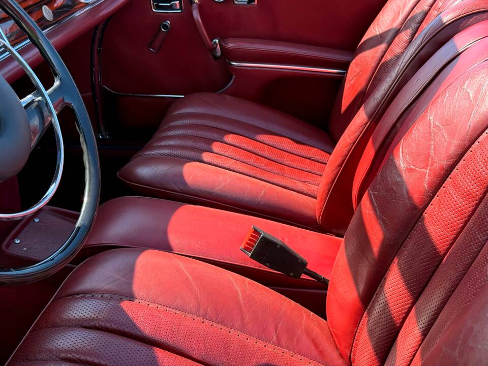 Bild 18/73 von Mercedes-Benz 280 SE 3,5 (1970)