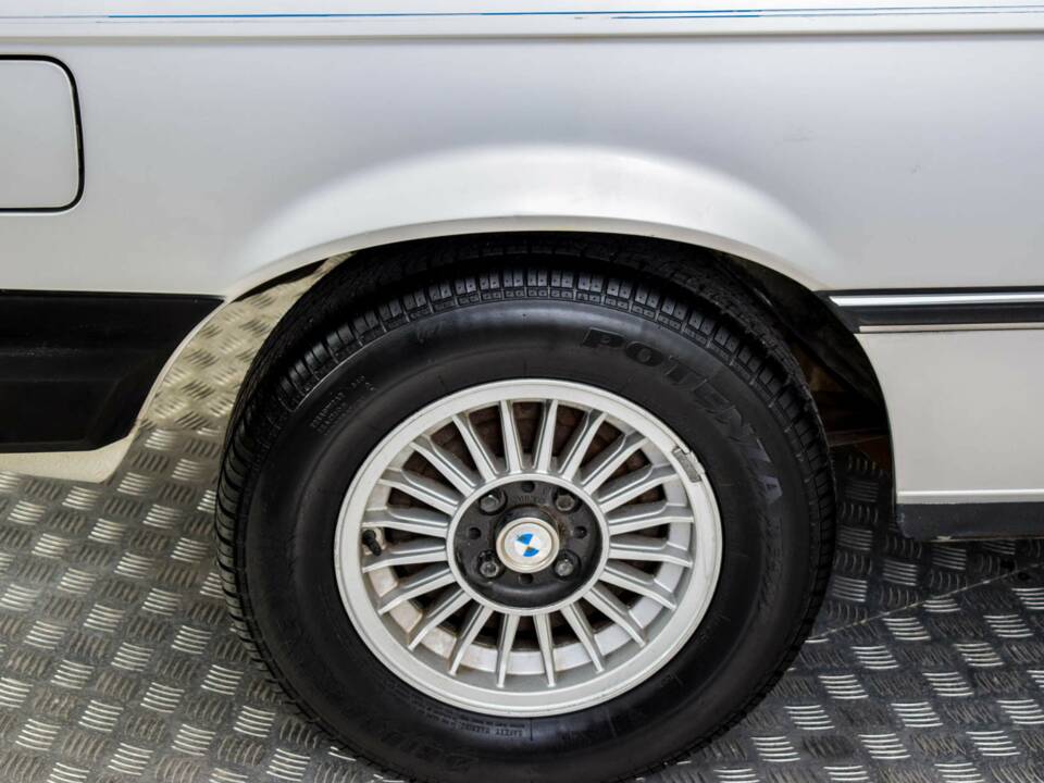 Image 40/50 of BMW 320i (1981)