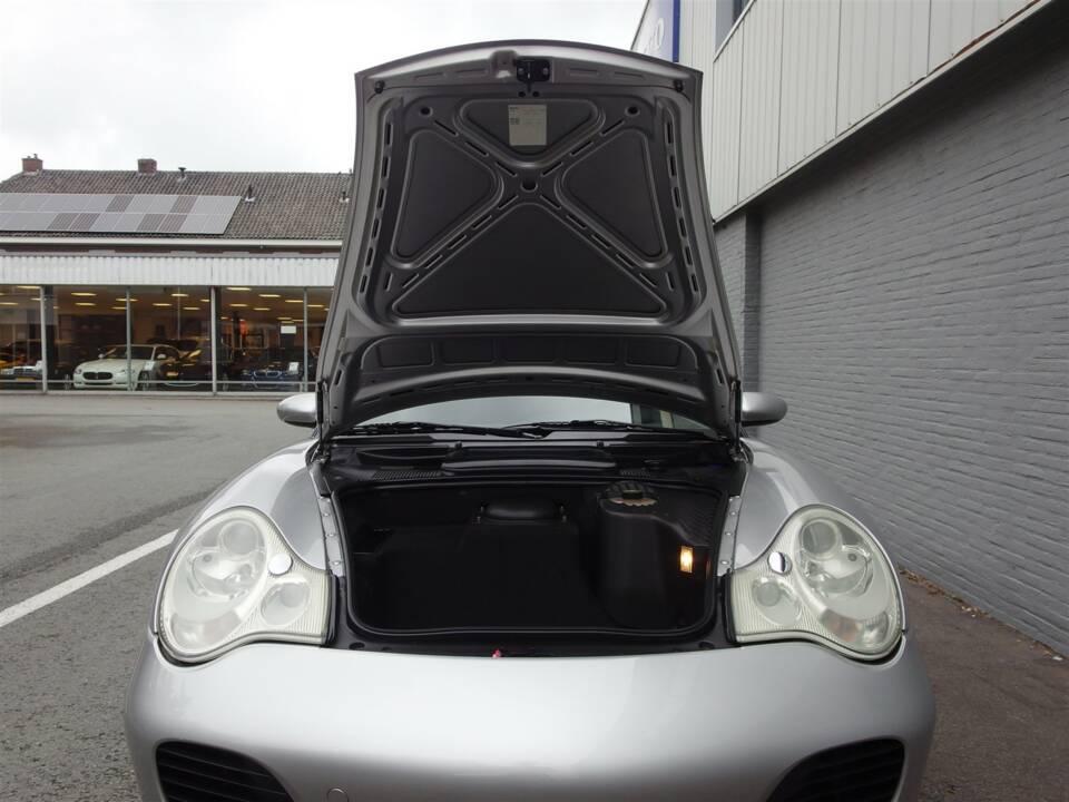 Bild 80/100 von Porsche 911 Carrera 4S (2002)