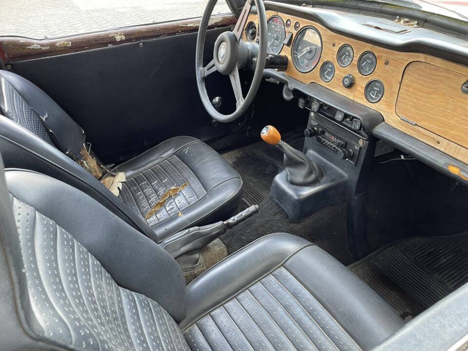 Image 2/8 of Triumph TR 6 (1971)