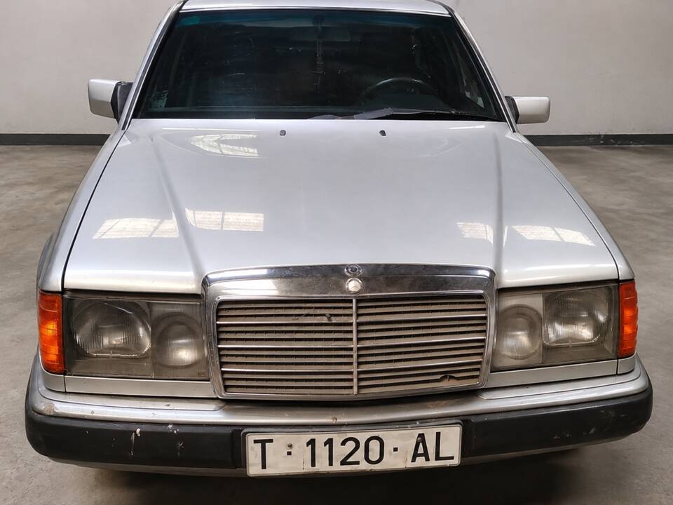 Immagine 1/4 di Mercedes-Benz 300 D (1991)