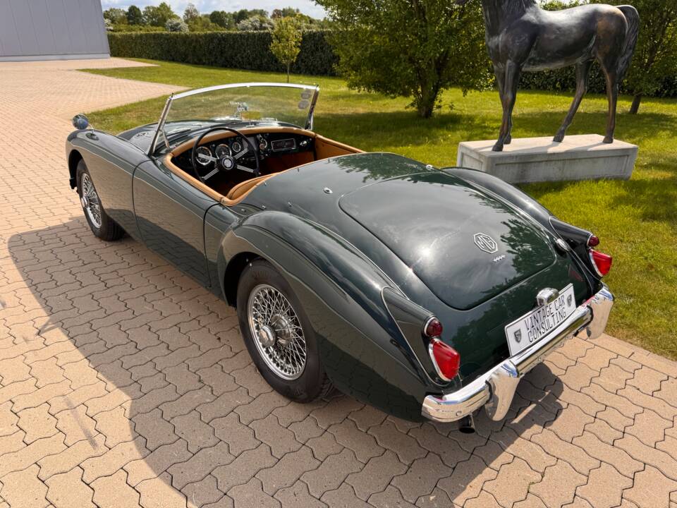 Image 21/79 of MG MGA 1600 (1961)