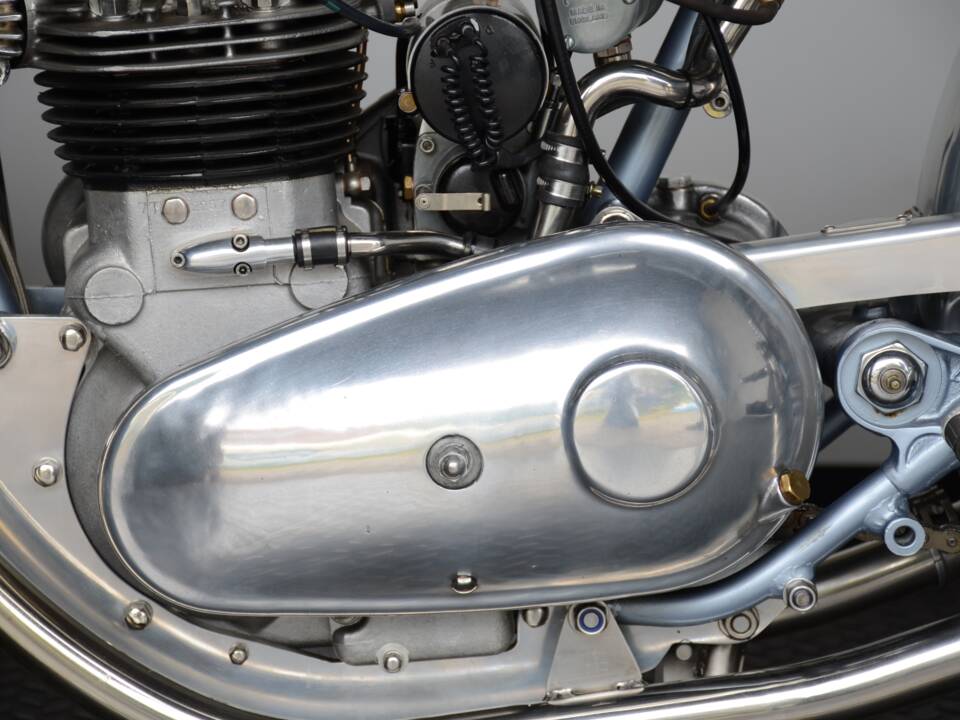 Image 25/42 of Royal Enfield 700 Silver Shotgun (1955)