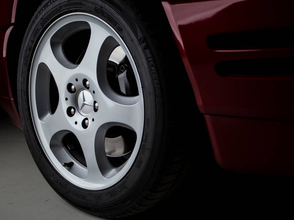 Image 38/45 of Mercedes-Benz SL 280 "Final Edition" (2001)