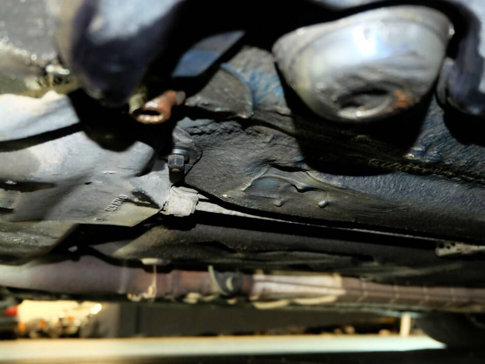 Image 28/33 de Mercedes-Benz 500 SL (1990)