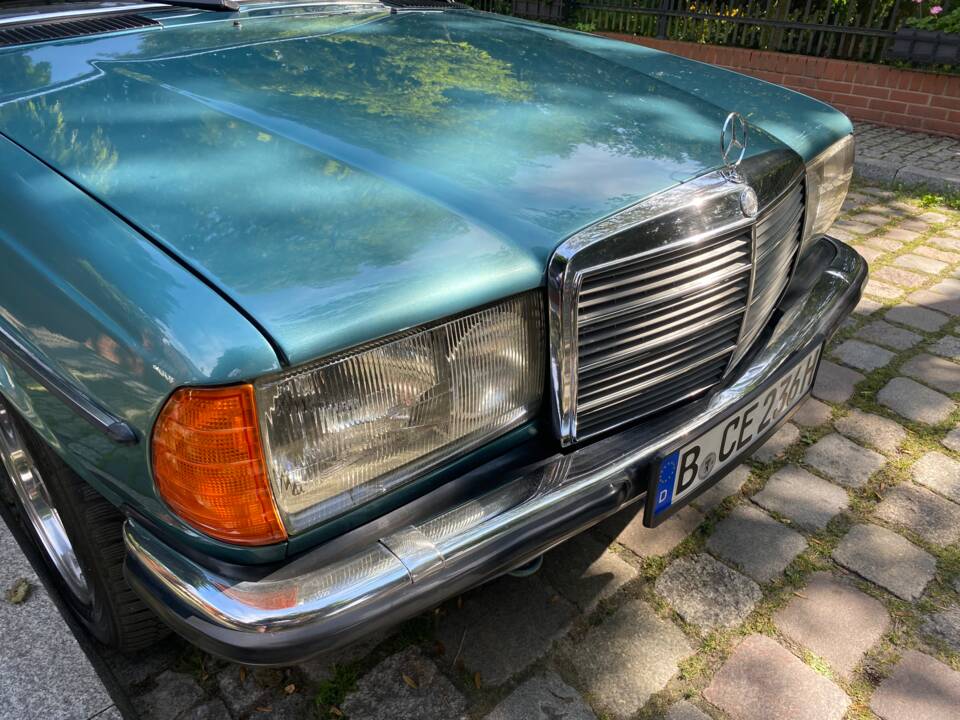 Image 6/66 of Mercedes-Benz 230 CE (1981)