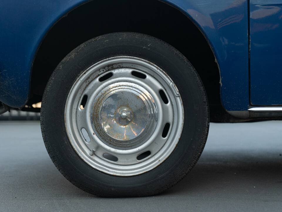 Image 15/42 of Renault Ondine (1962)
