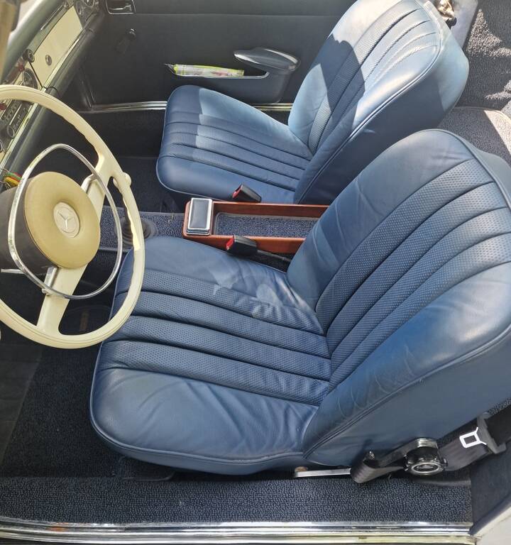 Image 19/100 de Mercedes-Benz 250 SL (1967)