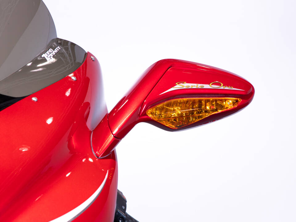 Image 27/50 of MV Agusta DUMMY (2012)